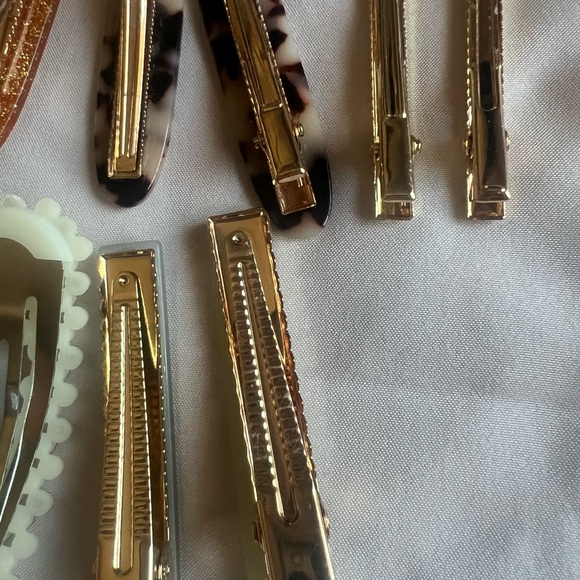 Hair Clips - Picture 5 of 7